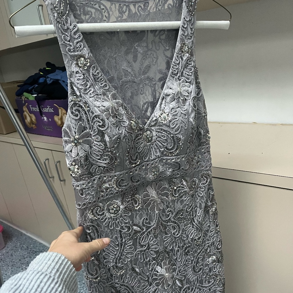 Sue Wong Silver Lace V-Neck Sheath Dress